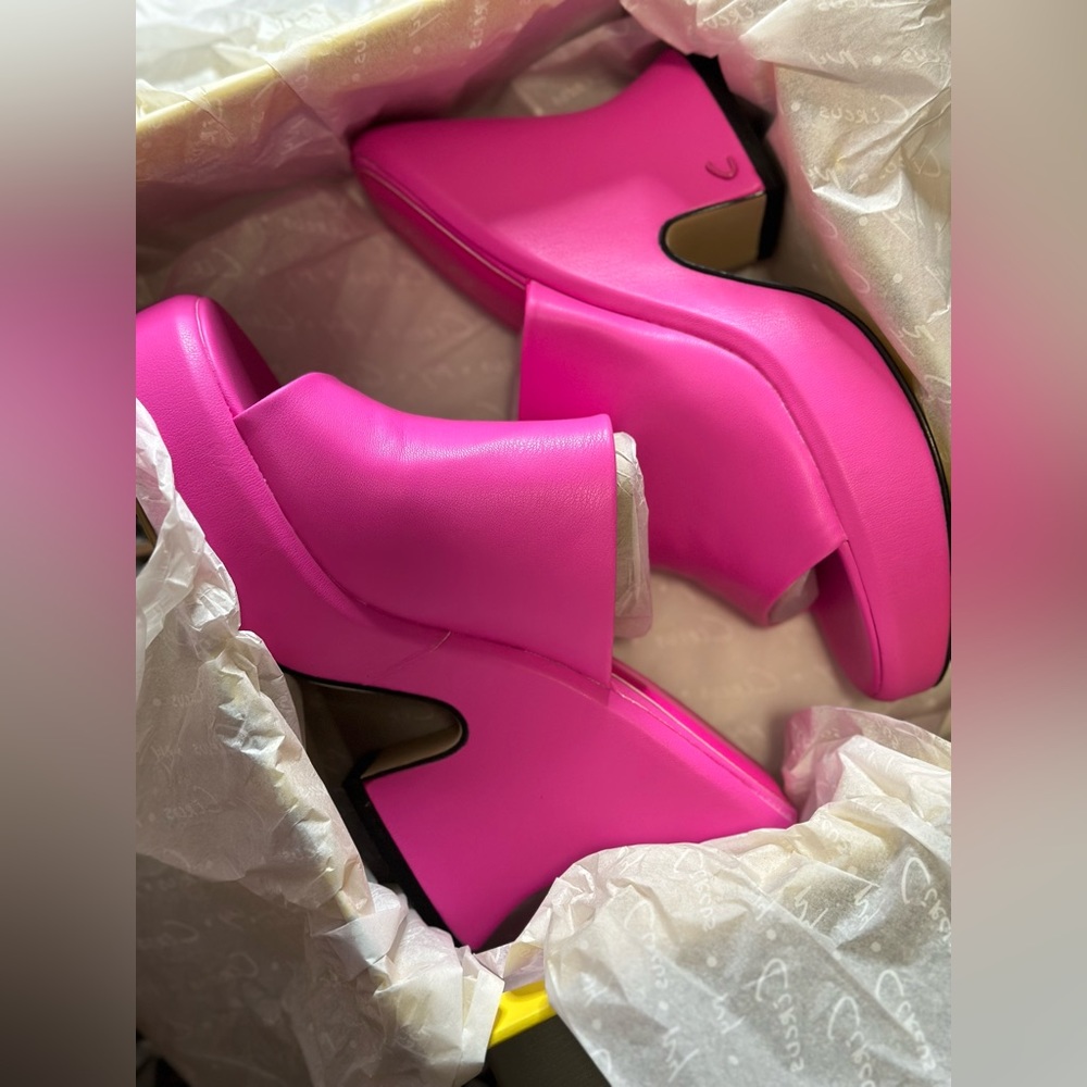 Circus NY. NEVER WORN